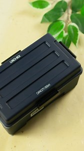 🥯 Pack lunch with us — camping style! 🏕️ Today’s bento is all about functionality and flavor, featuring our Storage Bento Box, inspired by classic outdoor gear. With one deep compartment a removable divider, it’s perfect for bagels, sandwiches, AND a side salad. We kept it fresh and flavorful with: 🥯 A cream cheese bagel sandwich with crunchy veggies 🥗 A crisp salad with tuna and corn 🧄 Mini bottles of dressing using our Tarebin set—because soggy salad is a no-go! ✨ Available in navy or kha