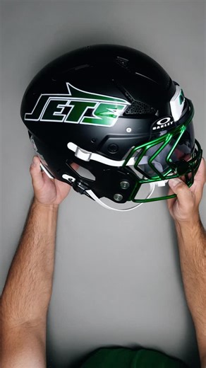 New York Jets on Instagram: "stealth helmet build ASMR 🎧"