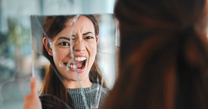 Catatonie : quels sont les symptômes d'un syndrome catatonique ?