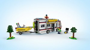Nous avons super hâte d'utiliser notre camping-car dans les bois cet été ! Allumons un feu et faisons un barbecue ! Montrez-nous comment vous avez envie d'utiliser le camping-car! #LEGOCreator We kijken uit naar avonturen deze zomer met onze fantastische camper. We klappen de luifel uit en steken de barbecue alvast aan! #LEGOCreator | LEGO