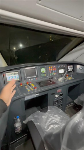 Vande Bharat Loco Pilot Cabin #shorts #vandebharatsleeper #locopilot #cinematic #vandebharatexpress