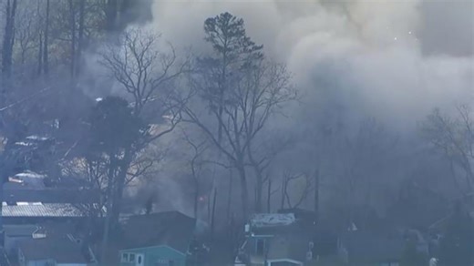Residents displaced after fire spreads to multiple homes at Gwinnett County mobile home park