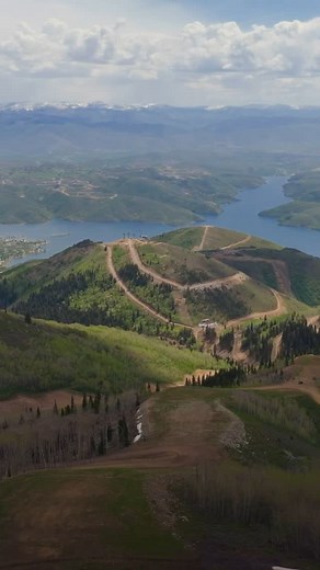 Deer Valley’s Expansion in Progress ⛰️ Steve Graff, Vice President of Mountain Operations, shares an overview of key projects underway as part of the Largest Ski Resort Expansion in North American history. Work in progress: • 10 new chairlifts 🚡 • 100 new ski runs ⛷️ • Doubling the size of the resort 🏔️🏔️ • Completing the new 10-Passanger Deer Valley East Village Gondola 🚠 Want to see more construction updates? Let us know in the comments. | Deer Valley Resort