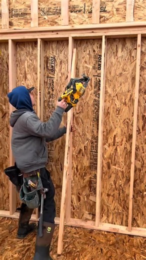 Great way to get the perfect brace angle #framing #framers #framer #construction #38 | BRC Construction