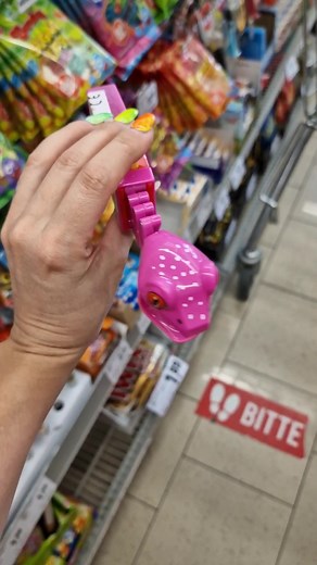 Lizard or Frog Candy Dispenser Surprise Toy Unboxing