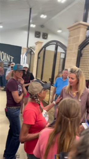 I can’t wait to hug you, hear your stories, and show you Thomas, Mack & T Wagon! I hope you’re as excited as we are!! ⏰ MEET & GREET @ 10am! 🦒 where? Highpoint Performance Horses Pilot Point TX! ➡️ NOVEMBER 1, 2025 | Fallon Taylor