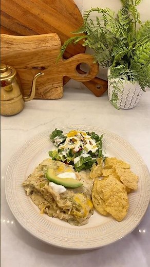 Quick and easy dinner idea! Creamy Tomatillo Chicken Enchiladas #cookwithme
