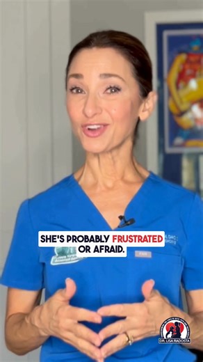 🐱Pet parents often tell me their cat’s aggression “comes out of nowhere.” It doesn’t. Your cat isn’t mean or unpredictable—she’s overwhelmed and trying to communicate. Here’s what you need to know (📹 Watch the full video on YouTube 🔗 in comments!) 1️⃣Why cats react with aggression Cats live in a world with very little control and very little preparation for the things we expect them to tolerate. 🐱They rarely get exposure to new people, places, or experiences. 🐱Most of their “surprises” are 
