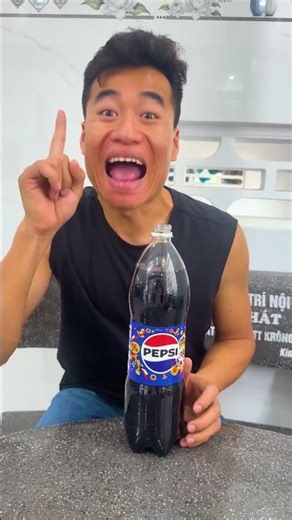 ACC - Ống hút chìm xuống đáy chai nước ngọt || The straw sinks to the bottom of the soda bottle.