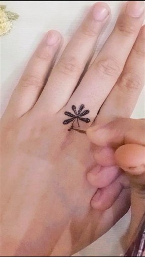 Flower Henna Tattoo ✨ || Finger Mehndi Design #shorts