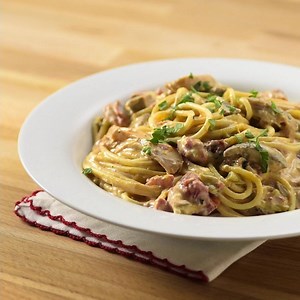 17K views · 201 reactions | Win over the dinner table with this easy, cheesy spaghetti. Slow-Cooker Cheesy Chicken Spaghetti recipe: https://www.bettycrocker.com/recipes/slow-cooker-cheesy-chicken-spaghetti/ed32bd53-ae0c-4898-a690-1154fcfb237e?utm_medium=social&utm_source=facebook&utm_campaign=06_2018_standard?mktgimp=MUIRGLEN?mktgimp=PRORTSSOUP?mktgimp=OEPALL | Betty Crocker | Facebook