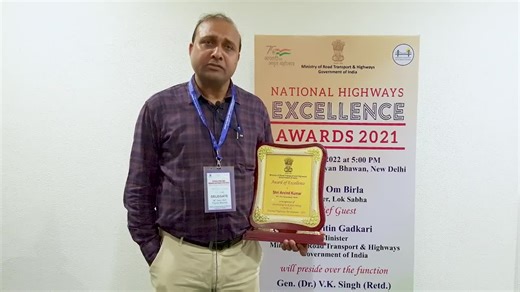 Shri Arvind Kumar – Project Director, PIU Ghaziabad, received the NH Excellence Award 2021 for his outstanding contribution towards setting up of the oxygen Plants in Delhi NCR region during the Covid 19 pandemic. #NHAI #BuildingANation #AmritMahotsav #HighwayHeros #PragatiKaHighway Ministry of Road Transport and Highways, Government of India Pib Morth | National Highways Authority of India - NHAI