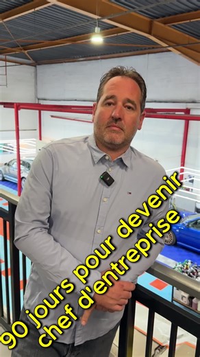 Tu veux être chef d’entreprise ? Alors sois-le vraiment. Tu veux monter ton activité, devenir chef d’entreprise ? Alors arrête de faire semblant. Être chef d’entreprise, ce n’est pas seulement avoir un statut. Ce n’est pas non plus poster sur Instagram en espérant que ça suffise. C’est gérer ton temps. Gérer tes clients. Gérer ton argent. Savoir où tu vas, pourquoi tu y vas et comment tu y arrives. Une entreprise, ce n’est pas une vitrine. C’est une organisation. Des choix. Des priorités. Des dé