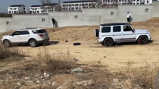 Mercedes G63 vs Ford Explorer Off-Road Comparison