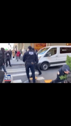 Evoclique on Instagram: "NYPD cleared anti-ICE protesters blocking the street near a government building in Lower Manhattan after tensions escalated. More than 150 demonstrators crowded the area, clashing with officers as they tried to block access to a federal garage. Several arrests were made, and traffic was briefly disrupted before police pushed the crowd back. No injuries were reported."