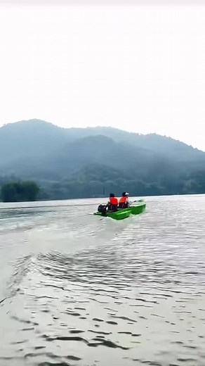 Modular Plastic Boat for Convenient Water Recreation
