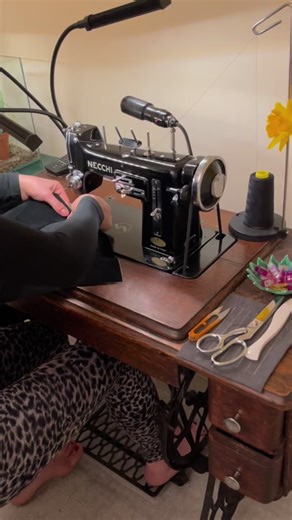 Two minutes of treadle sewing on my vintage 1950s Necchi BU machine. Stitching like butter through garment leather interlined with quilting cotton. #asmr #sewingasmr #treadlesewing #vintagesewingmachne #vintage #1950s #footpedal