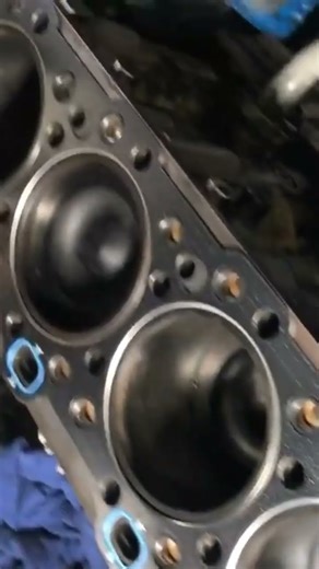 Use guide studs for proper cylinder head installation perkins 2506