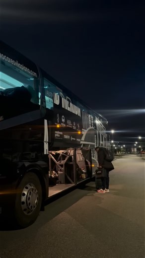 🚍 Dejamos el hotel de concentración para poner rumbo al Román Suárez Puerta 🏟️ #RealAvilésMérida | Mérida AD