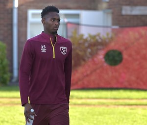 West Ham defender Reece Oxford set for Augsburg loan move - report
