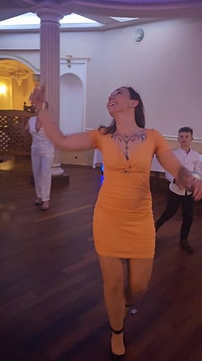 303K views · 2.2K reactions | BO TA DZIEWCZYNA.... #WSZYSCY #VIRAL #FUNNY #DANCING #PARTY | Gachol Team | Facebook