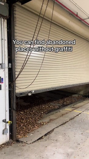 DecayingMidwest (@decayingmidwest)’s video of What Is Dead Air