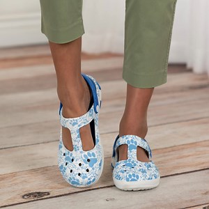 516K views · 1K reactions | Meet your new solemate! These cute and comfortable Pawsitively Adorable Mary Jane Clogs are on sale now for just $14.99 in 5 patterns and sizes 6-10! Every pair sold feeds 35 rescue animals in need! ★ORDER NOW★ https://bit.ly/2zlgRbV | The Animal Rescue Site by GreaterGood | Facebook