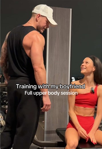 Training upper body with my boyfriend- full mic’d up workout for you guys (and the reality of training together haha) - session details below!! My outfit is @AYBL the enhance collection code ‘KATIE’ to save ££ :) The full upper body workout for you to do with your partner or bestie: Bench press 3x8 3x3-5 Lat pull down (wide or close grip) 4x8 Cable side raises 3x8-10 Cable pull downs 4x8-10 Cable crunches 4x12 Training to be strong & speedy together for Hyrox is the goal (and to build lean muscl