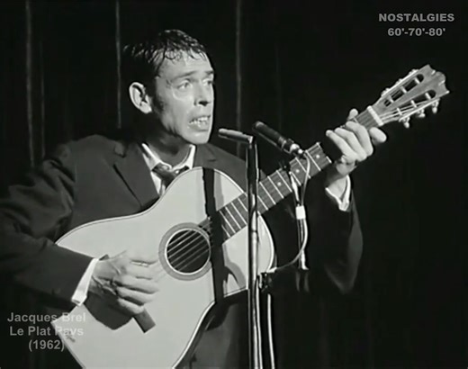 Le Plat Pays Jacques Brel Avec la mer du Nord Pour dernier terrain vague Et des vagues de dunes Pour arrêter les vagues Et de vagues rochers Que les marées dépassent Et qui ont à jamais le cœur À marée basse Avec infiniment de brumes à venir Avec le vent de l'est Écoutez-le tenir Le plat pays Qui est le mien Avec des cathédrales Pour uniques montagnes Et de noirs clochers Comme mâts de cocagne Où des diables en pierre Décrochent les nuages Avec le fil des jours Pour unique voyage Et des chemins 