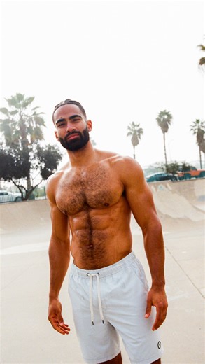 Vuori on Instagram: "Every performance detail you need, with comfort that goes well beyond your workout. The Signature Vuori Drawcord keeps your fit dialed so you can move with confidence. The do-it-all Kore Collection is back with new colors and styles. Explore what’s new."