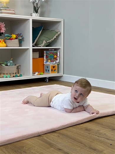 🚨 Il est de retour en stock ! 🚨 Retrouvez le tapis de jeu en mousse à mémoire de forme Little Discoveries 🥰 Les bébés peuvent explorer leur environnement en toute liberté avec ce tapis épais et antidérapant 🙌 ❤️ La livraison est gratuite pour les commandes de plus de 29€ sur SmythsToys.com !* *Des conditions générales s'appliquent ! Découvrez nos essentiels Bébé sur SmythsToys.com et en magasin à partir de 49,99€ avec la référence 🔍245610 #parents #maman #bebes #éveil #chambre