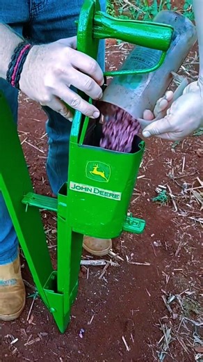 Portable Manual Seeder Planting Tool Makes Work Faster