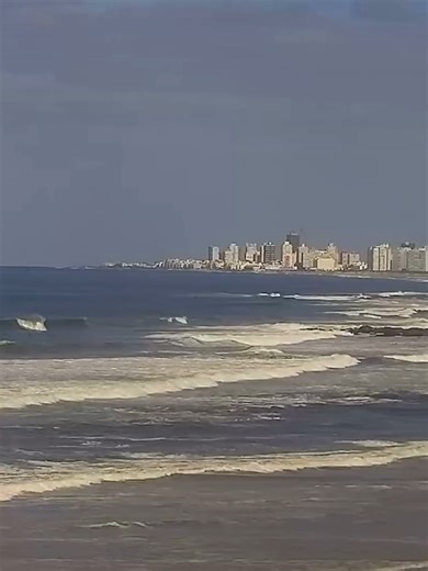 Una ola, una maniobra - Buen surf en la boca de La Barra, Uruguay Chequea tus olas favoritas en vivo a través de Lineup. Enterate de cuándo y dónde surfear con nuestro pronóstico detallado. 🔗 Ingresa a lineup.surf y conoce nuestras surfcams y pronósticos personalizados para las principales playas de Argentina, Brasil, Chile y Uruguay. #lineupsurf #lineupcamrewind #surf #surfargentina #surfchile #surfbrasil #surfuruguay #surfing #ocean #waves
