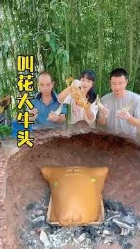 Cook a beggar's head of beef. It was first stewed and then roasted to make it more flavorful