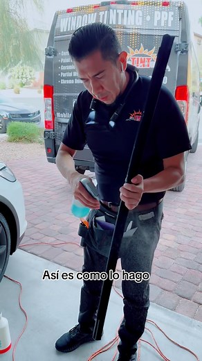 315 reactions · 18 comments | Reinstalando el gasket del Tesla Model X  Remuevo el gasket para que el tinte entre sin apretar y quede perfecto  Luego lo vuelvo a poner como si nada  . . . #TeslaModelX #WindowTint #tint #TintLife #tinter #windowtinting #carmodification #tinting #tesla #highlights | Jose Avalos | Facebook