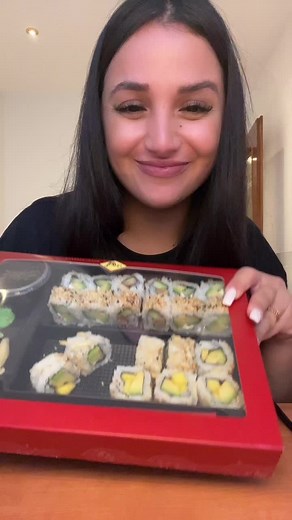 Live Sushi Mukbang: Schnacken und Essen gemeinsam um 19 uhr 45!