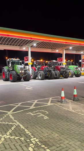 Cutla Rigs: Fendt, Case, John Deere at the Fuel Station