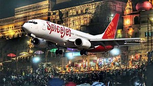 SpiceJet ने दिल्ली-वाराणसी के बीच आज से शुरू की दो नॉन स्टॉप फ्लाइट, जानें कब मिलेगी Flight | Zee Business