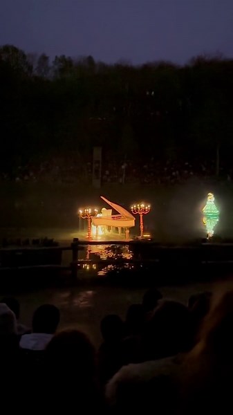 Unbelievable Night Show: Ballerinas and Pianos Rise from the Water