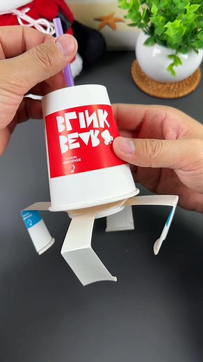 You can make a fun claw machine toy with just two paper cups. It's simple and fun, quick.. | Handmade Craft