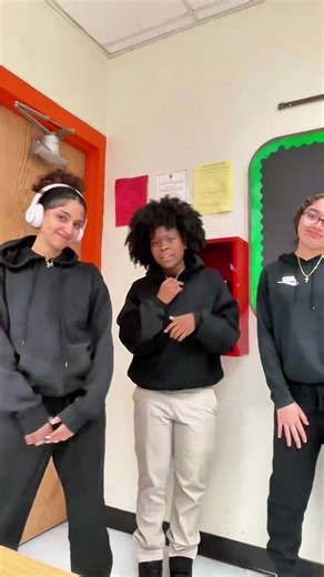 How to do the party at the beach dance trend. Here's the tutorial for you.〈😍ノ 🔥🔥🔥╰😏╮How to do the beach party dance. Party at the beach down in copacabana.🌴🌴🌴 party at the beach song，party at the beach，Beach party with AI magic，Best dance duo with viral whammy effect，whammy aifilter，party at the beach dance，#xybcafyp，duo，dance filter effect template，party at the beach dance trend tutorial，party at the beach dance filter tutorial，How to create an AI party at the beach dance filter effect，