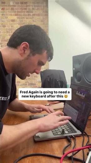 FRED AGAIN NEEDS a NEW KEYBOARD after this (Fred Again Finger drumming video)