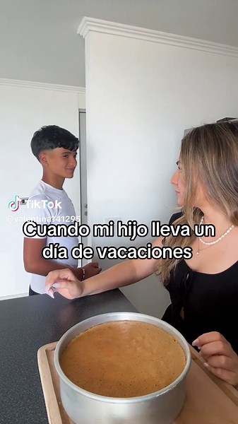 Comenzaron los juegos del hambre 🤣 @martinllanosss #maternidad #vacaciones #madreehijo #humor #tiktokchile