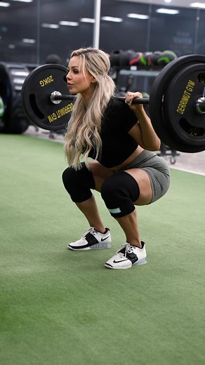 Start your week Strong #gymgirlsoftiktok #traininghard #bodybuildingwomen