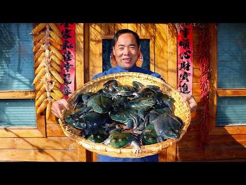 Full Basket of Giant Bullfrog Boiled in Fiery Chili Oil! Spicy Food Challenge! | Uncle Rural Gourmet