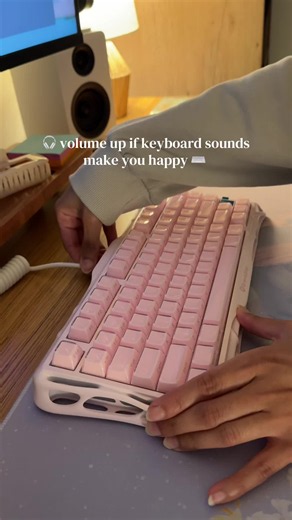 The prettiest keyboard I’ve added to my desk and it sounds like a DREAM 🌸 ⌨️ #gravastar #pinkkeyboard #desksetup #mechanicalkeyboard #deskaesthetic