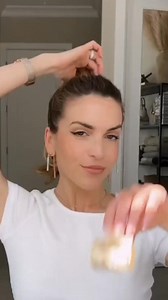 426K views · 3.1K reactions | Cara mengikat rambut ♥️ #reels #tutor #sanggul #simpel #fyp #viral #keren #kreatif #cantik #hairdo #sanggulrambut #hairstyle #reel #foryou #fbpro #lestinanababan #eyeshadow #alis #trand #trandingviral #trandingreel #trandingtopik #reels #fbpro #jangkauanluas #makeup #jangkauanluas #pengikut #makqueenbrnababan | Lestina Nababan | Facebook