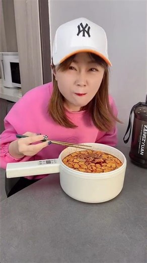 😂🍜Mom Fixes Oily Noodles with a Smart Hack Son Gets Shocked! #FunnyShorts #FamilyComedy #ViralShorts