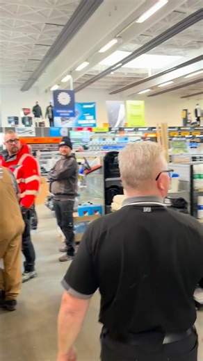 💚 Tak for nogle helt CRAZY dage med Festool-demosalg 💚 Fra Aarhus til Herlev, Holstebro og Aalborg – I kom, I så, og I ryddede pallerne! 🔥 Vi nød showet – og fornemmede glæden 😎🍿 Tak for den vilde energi, gode snakke og kæmpe opbakning 💪 Vi glæder os allerede til næste omgang! 🙌 #Festool #CarlRas | Carl Ras