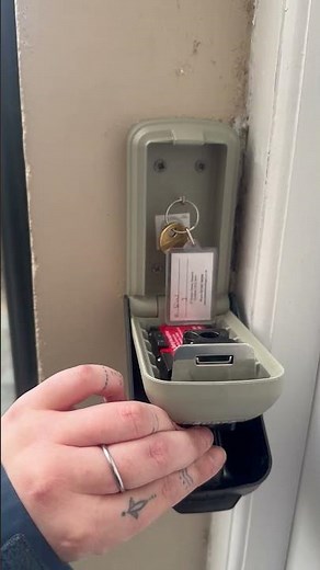 How to use the key safe